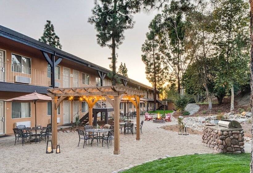 Отель Ayres Lodge Alpine