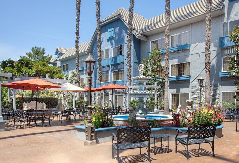 Azure Hotel&suites Ontario Trademark Collection By Wyndham