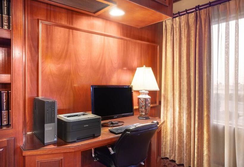 Azure Hotel&suites Ontario Trademark Collection By Wyndham