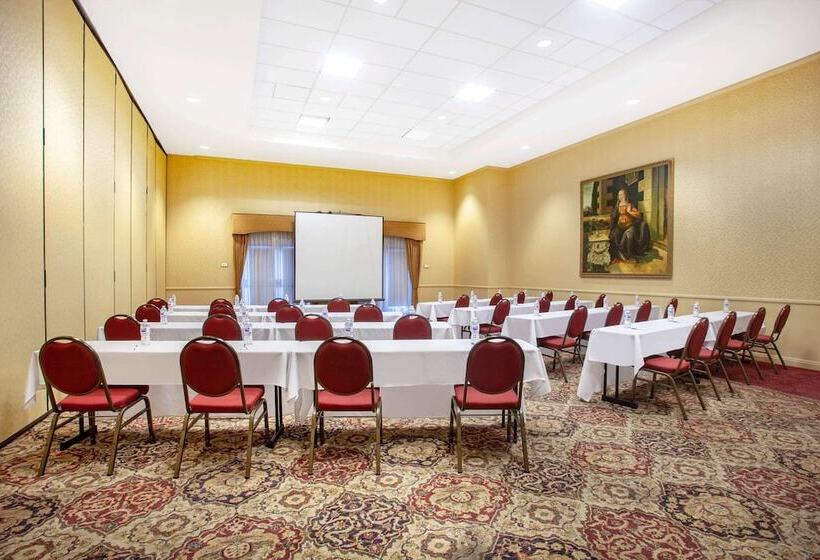 Azure Hotel&suites Ontario Trademark Collection By Wyndham