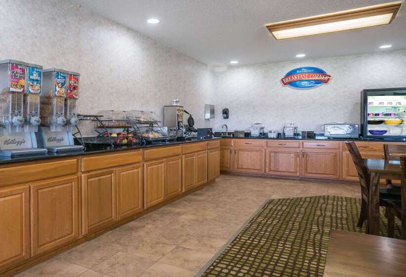 Отель Baymont By Wyndham Albany