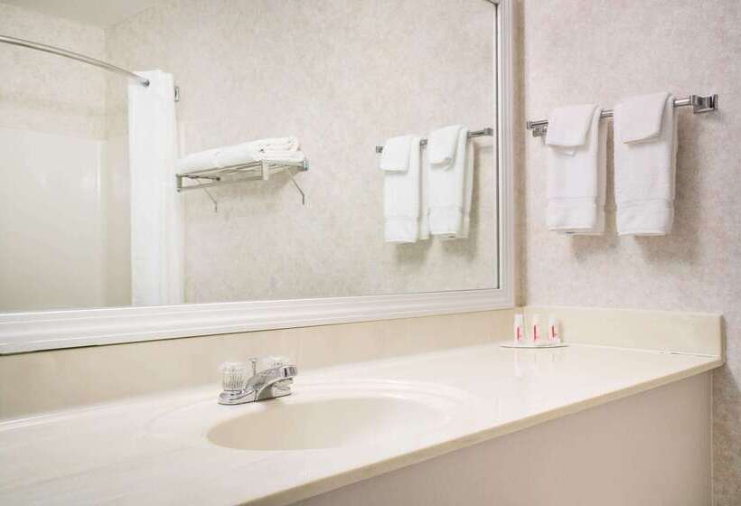 Отель Baymont By Wyndham Albany