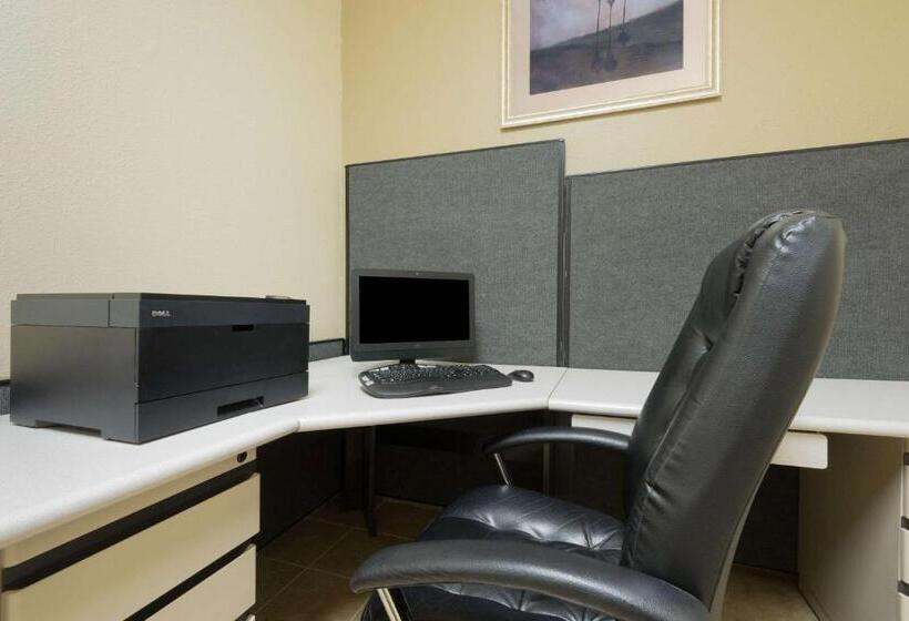 בית מלון כפרי Baymont By Wyndham Colorado Springs