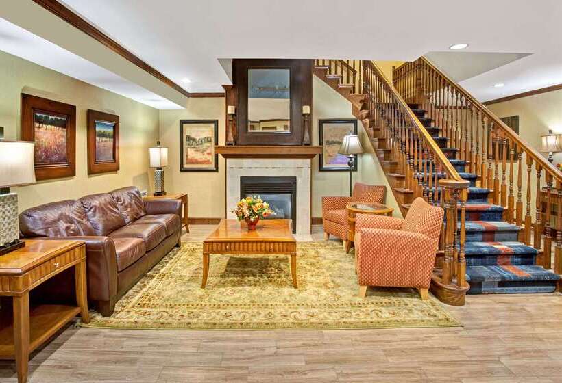 בית מלון כפרי Baymont By Wyndham Kennesaw