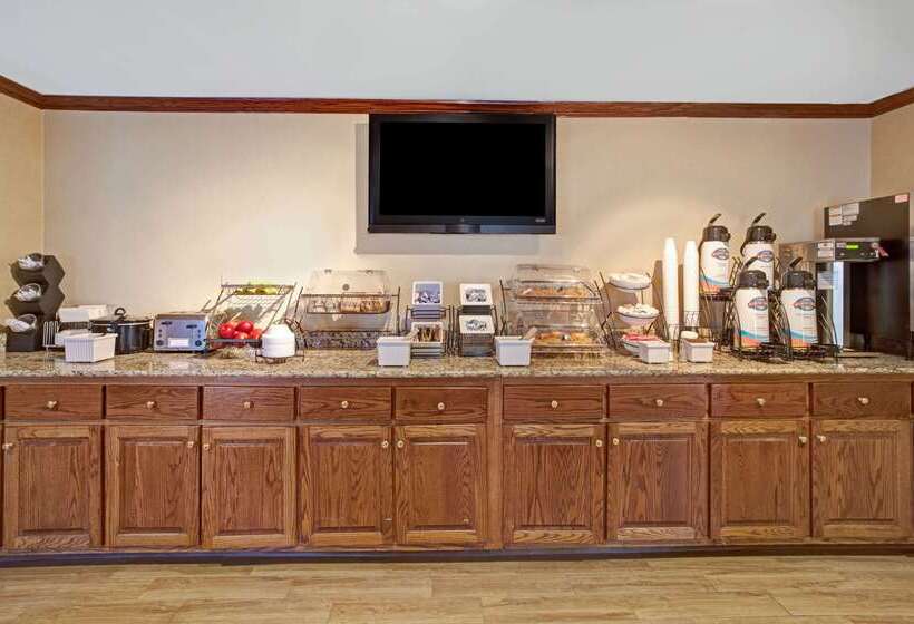 בית מלון כפרי Baymont By Wyndham Kennesaw