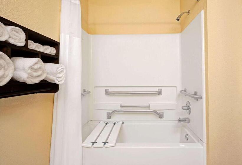 בית מלון כפרי Baymont By Wyndham Kennesaw