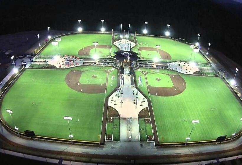 בית מלון כפרי Baymont By Wyndham Kennesaw