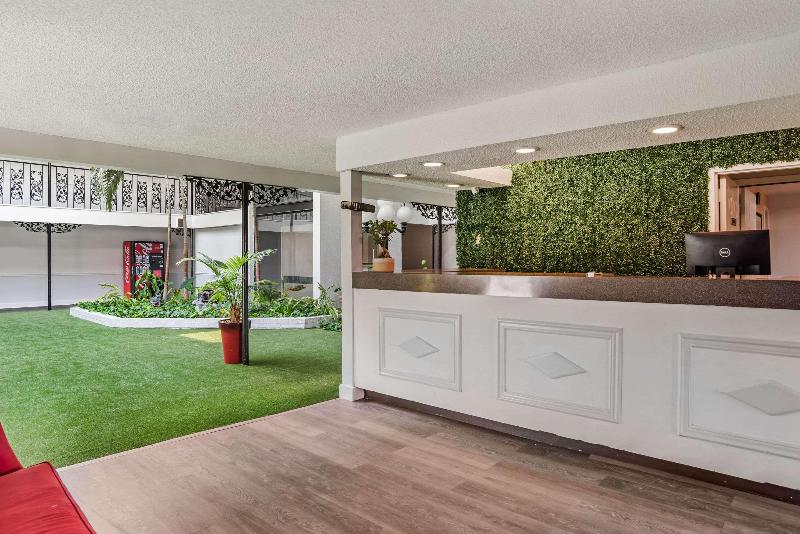 Отель Baymont By Wyndham Montgomery Al