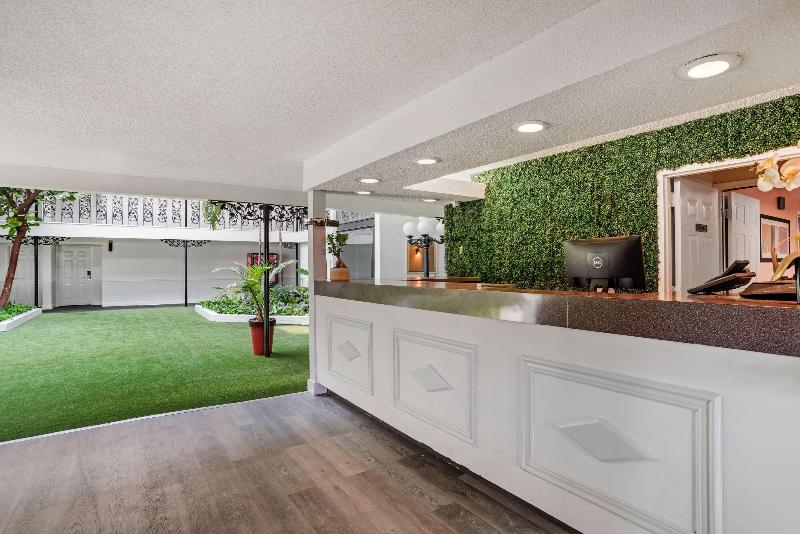 Отель Baymont By Wyndham Montgomery Al