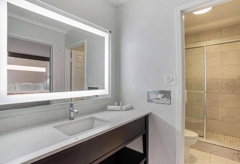 هتل Baymont By Wyndham Montgomery Al