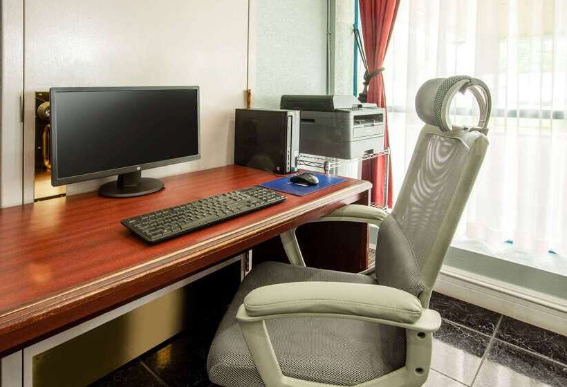 Отель Baymont By Wyndham Northwood