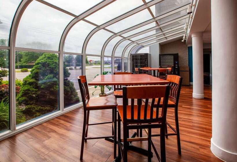 Отель Baymont By Wyndham Northwood