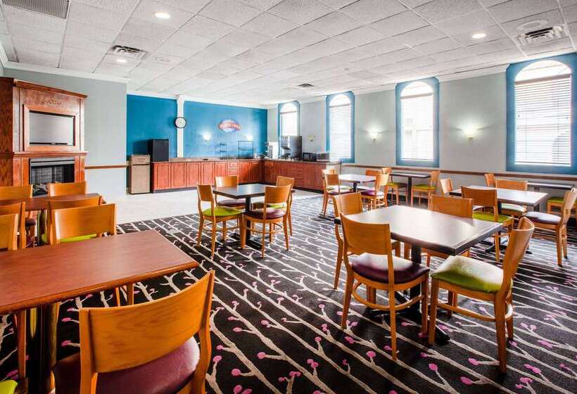 Отель Baymont By Wyndham Northwood