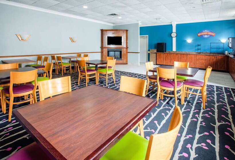 Отель Baymont By Wyndham Northwood