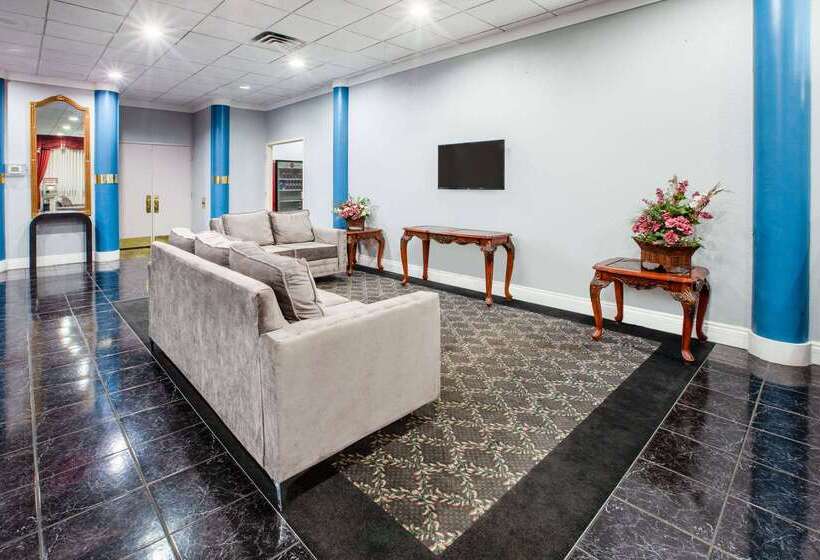 Отель Baymont By Wyndham Northwood