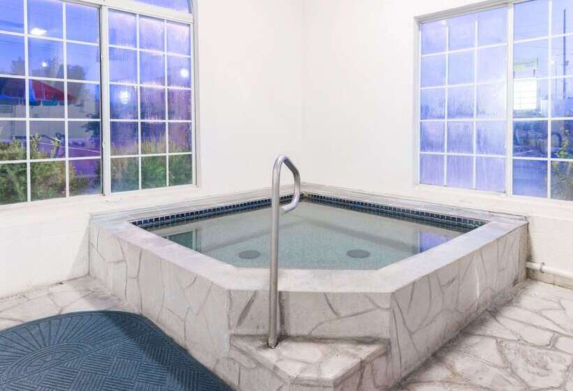 فندق Baymont By Wyndham Osage Beach