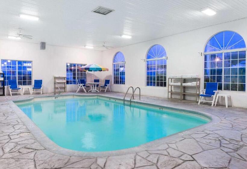 فندق Baymont By Wyndham Osage Beach