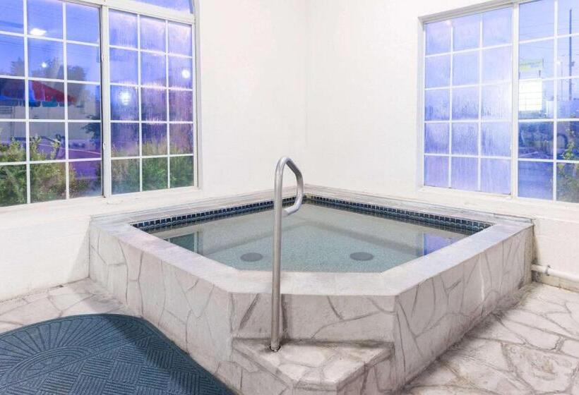 فندق Baymont By Wyndham Osage Beach