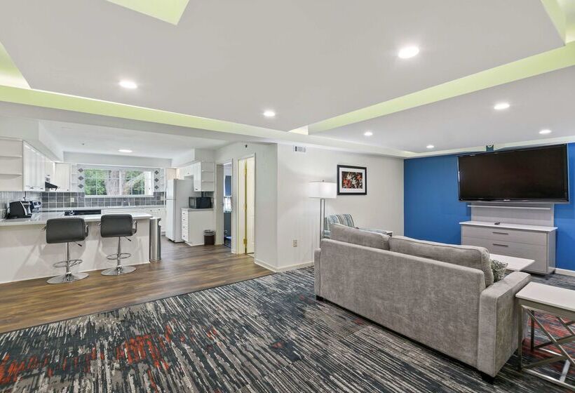 Best Western Plus Lake Lanier Gainesville Hotel & Suites