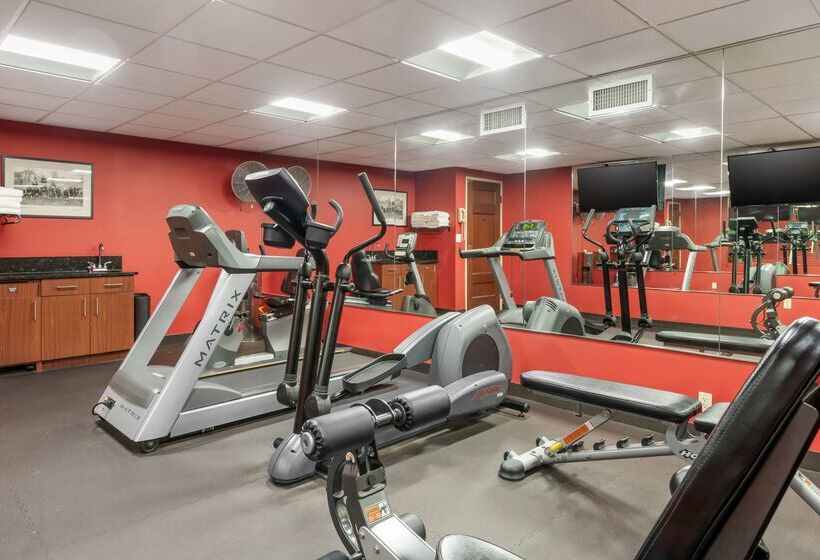 فندق Best Western Plus White Bear Country Inn