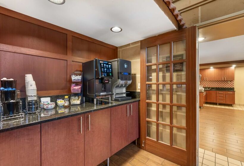 فندق Best Western Plus White Bear Country Inn