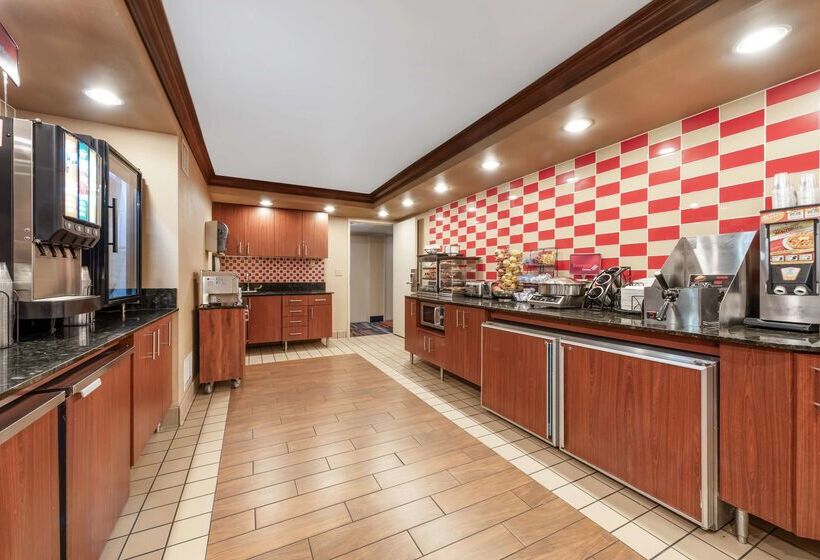 فندق Best Western Plus White Bear Country Inn