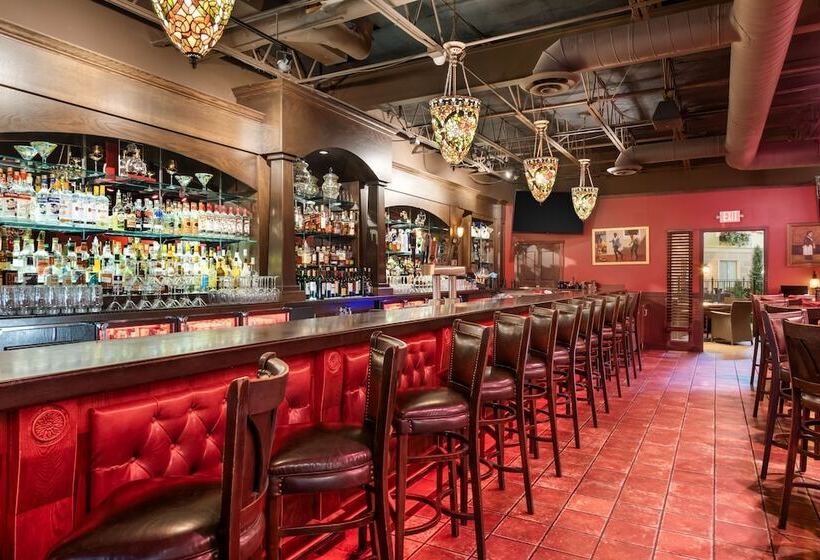 فندق Best Western Plus White Bear Country Inn