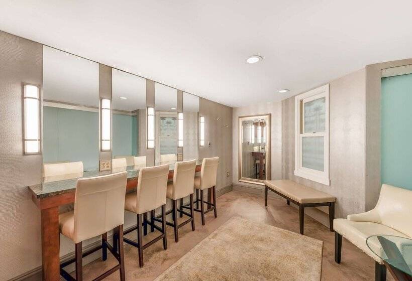 فندق Best Western Plus White Bear Country Inn