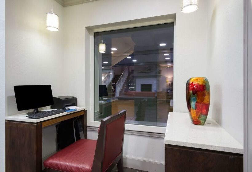 فندق Spark By Hilton Destin