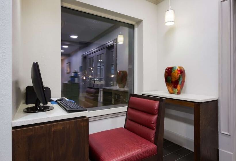 فندق Spark By Hilton Destin