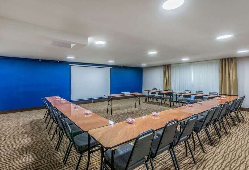 Отель Comfort Inn Charlotte Airport Uptown