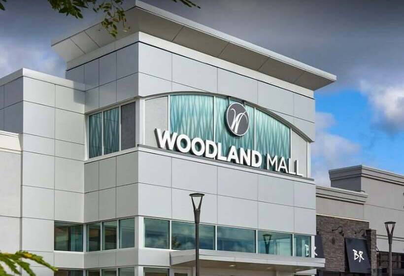 Отель Comfort Inn Grand Rapids Airport