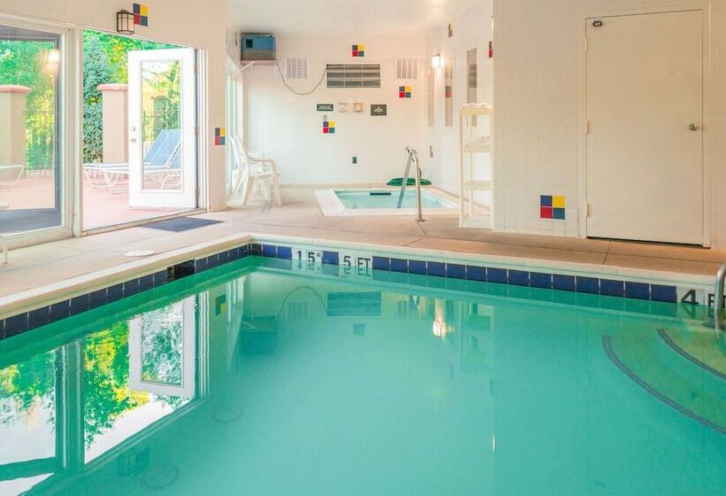 ホテル Comfort Inn North  Air Force Academy Area