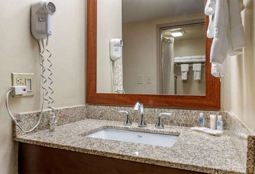 هتل Comfort Inn Northeast