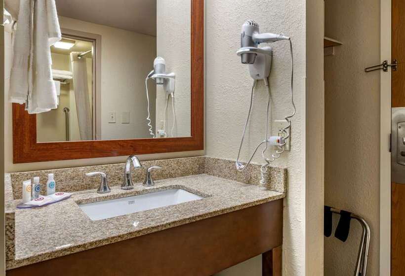 هتل Comfort Inn Northeast