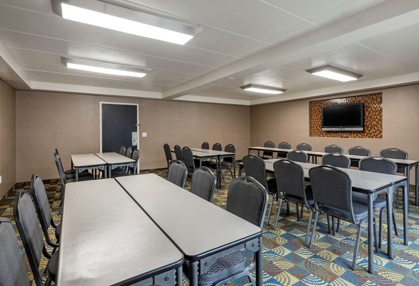 هتل Comfort Inn Northeast