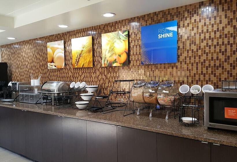 هتل Comfort Inn Northeast