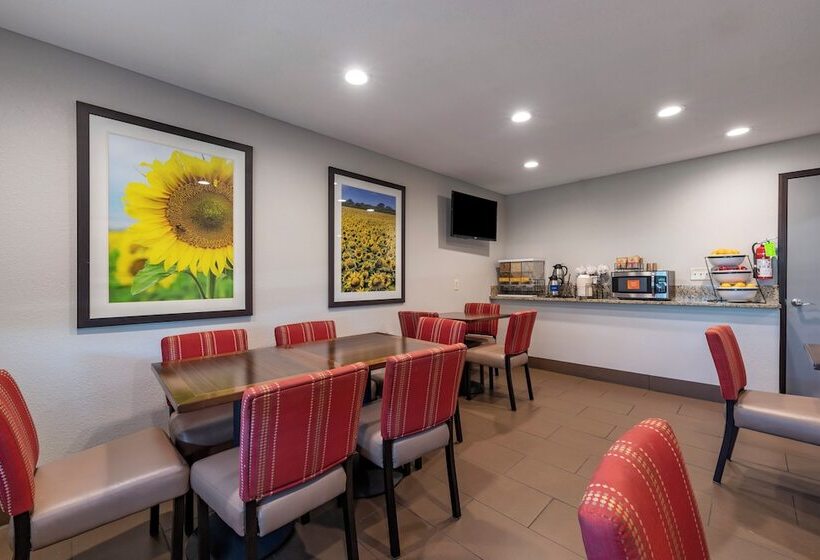 فندق Comfort Inn & Suites Hays I70