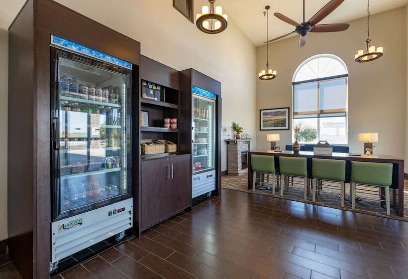 فندق Comfort Inn & Suites Hays I70