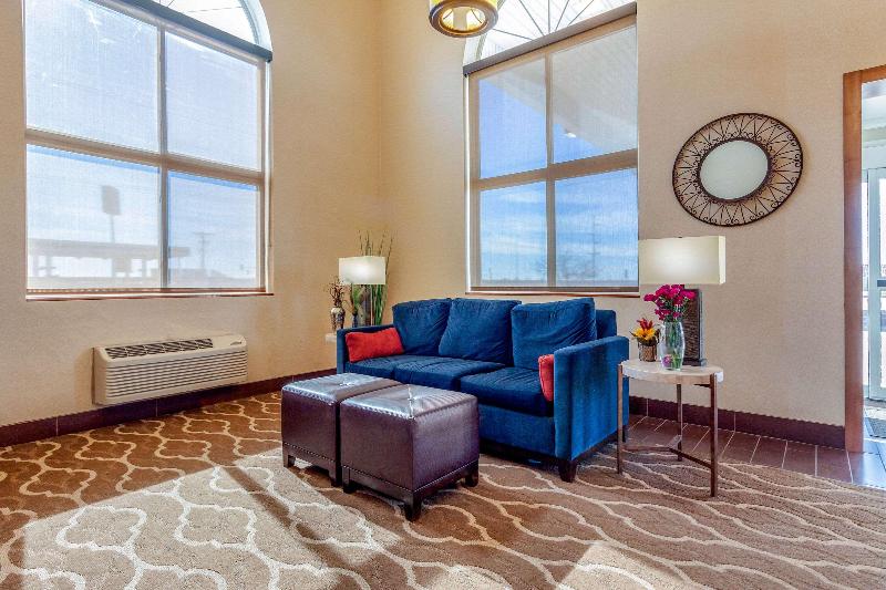 فندق Comfort Inn & Suites Hays I70