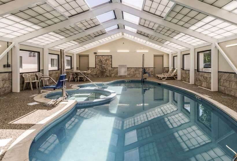 هتل Comfort Inn & Suites