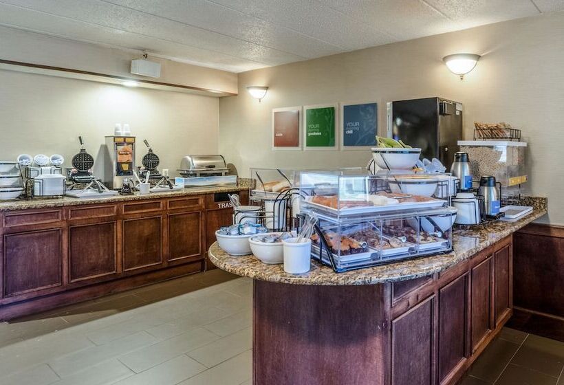 هتل Comfort Inn & Suites