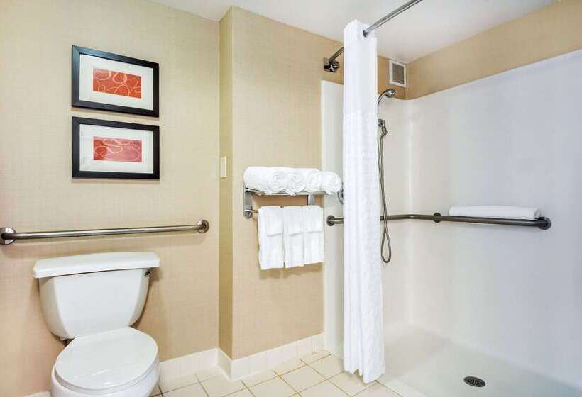 فندق Comfort Suites At Woodbridge