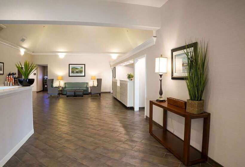 فندق Comfort Suites Chincoteague Island Bayfront Resort