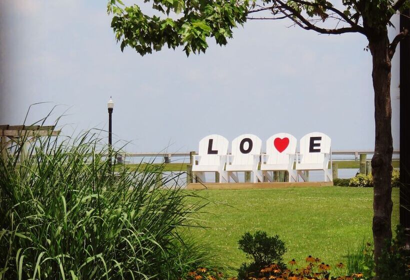 فندق Comfort Suites Chincoteague Island Bayfront Resort