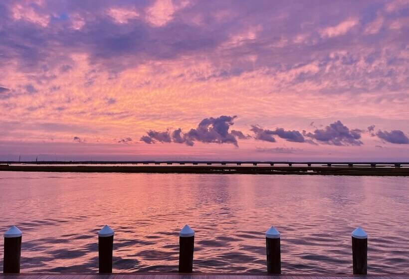 فندق Comfort Suites Chincoteague Island Bayfront Resort