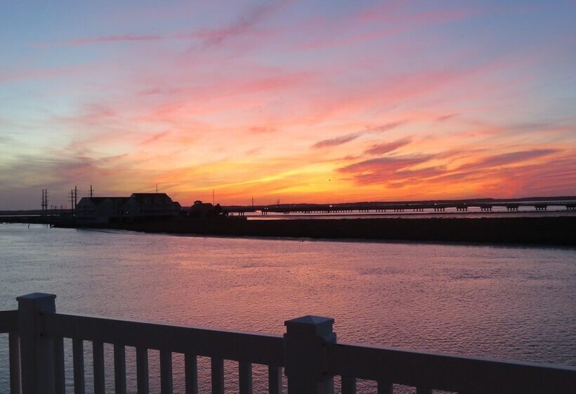 فندق Comfort Suites Chincoteague Island Bayfront Resort