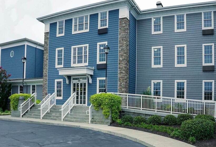 فندق Comfort Suites Chincoteague Island Bayfront Resort