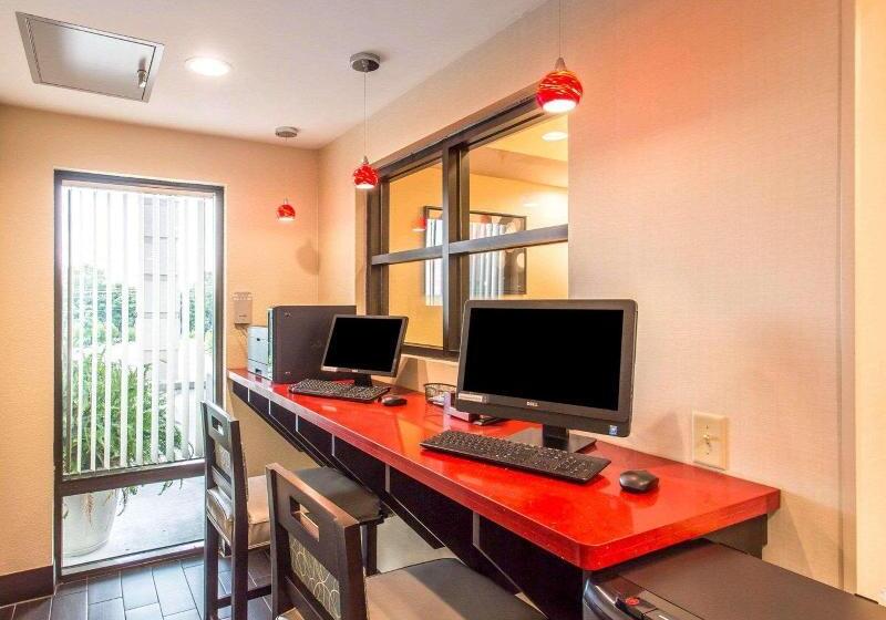 בית מלון כפרי Comfort Suites Cookeville