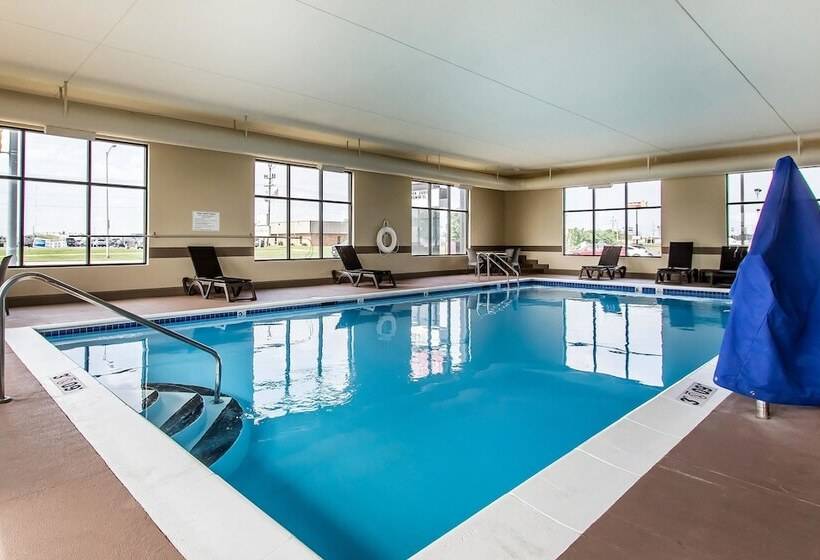 בית מלון כפרי Comfort Suites Effingham